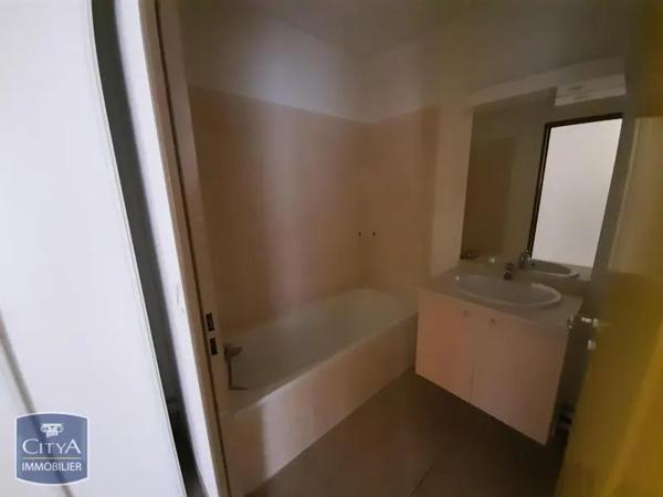 Appartement à louer 2 pièces 46.33m² Lescar (64230)