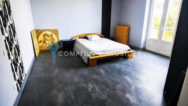 Maison
                                                                                                                                                                                                                                                                                                                        7 pièce(s)                                                                                                                                                                                                          5 chambre(s)                                                                                                                                                                                                          258  m²