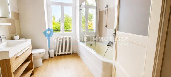 Maison
                                                                                                                                                                                                                                                                                                                        7 pièce(s)                                                                                                                                                                                                          5 chambre(s)                                                                                                                                                                                                          258  m²