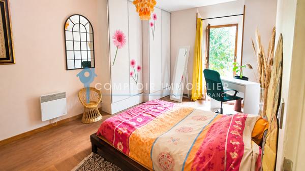 Maison
                                                                                                                                                                                                                                                                                                                        7 pièce(s)                                                                                                                                                                                                          5 chambre(s)                                                                                                                                                                                                          258  m²