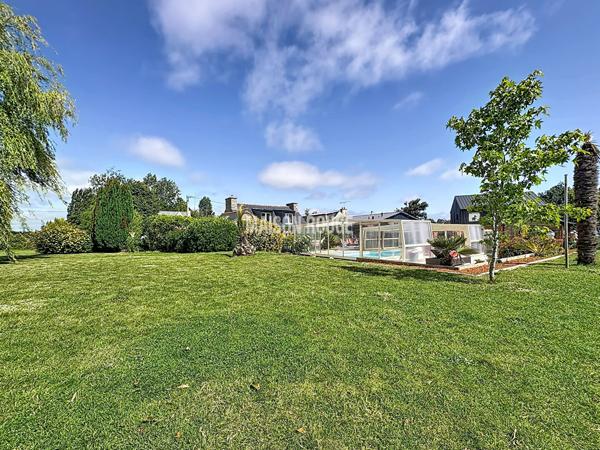 Maison en pierre rénovée avec piscine, vie de plain-pied et grand jardin à 5 minutes de Pordic