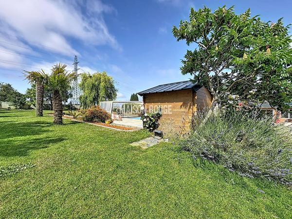 Maison en pierre rénovée avec piscine, vie de plain-pied et grand jardin à 5 minutes de Pordic