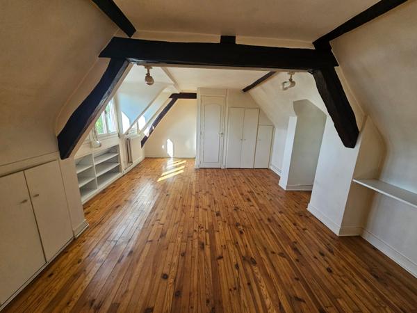 À vendre - T4, 4 pièces situé à Saint-Cyr-sur-Loire (37540)