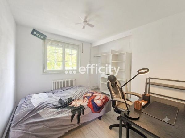 Maison
         5 pièces
        - 89 m² Exclusivité 178 000 € *