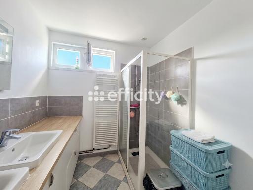 Maison
         5 pièces
        - 89 m² Exclusivité 178 000 € *