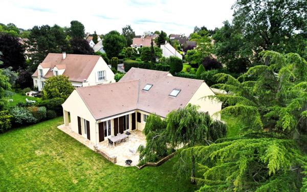 Maison à vendre    8 pièces • 210 m2 Saint-Nom-la-Bretèche