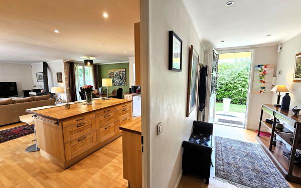 Maison à vendre    8 pièces • 210 m2 Saint-Nom-la-Bretèche