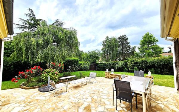 Maison à vendre    8 pièces • 210 m2 Saint-Nom-la-Bretèche