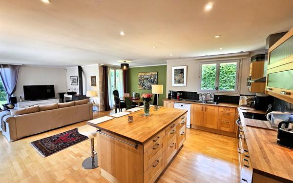 Maison à vendre    8 pièces • 210 m2 Saint-Nom-la-Bretèche