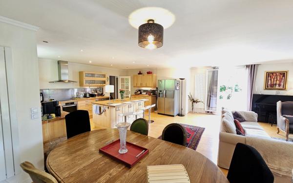 Maison à vendre    8 pièces • 210 m2 Saint-Nom-la-Bretèche