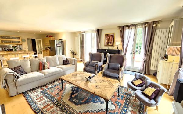 Maison à vendre    8 pièces • 210 m2 Saint-Nom-la-Bretèche