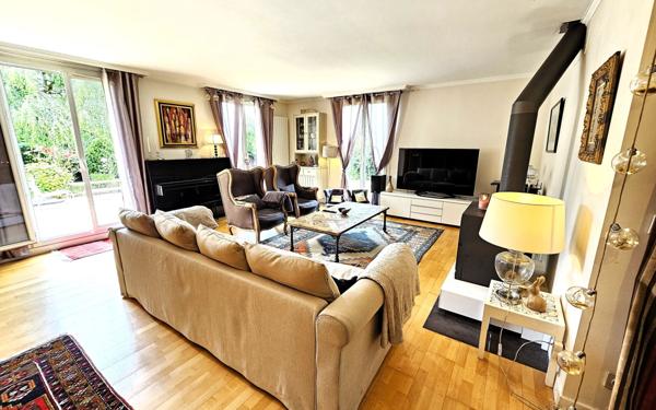 Maison à vendre    8 pièces • 210 m2 Saint-Nom-la-Bretèche