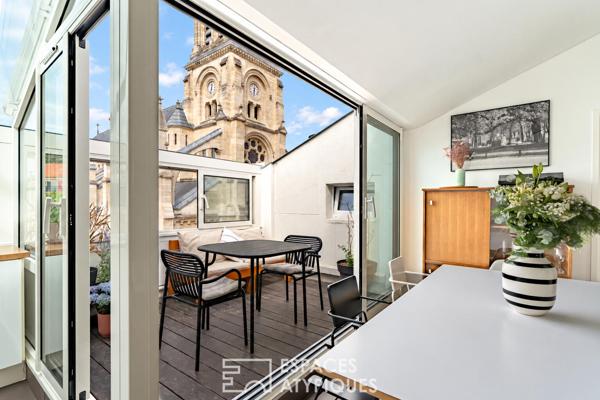 Penthouse confidentiel et terrasse plein ciel face au clocher du vieux Saint-Cloud.