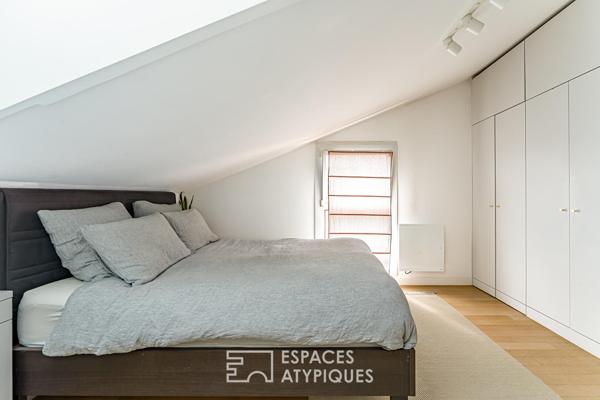 Penthouse confidentiel et terrasse plein ciel face au clocher du vieux Saint-Cloud.