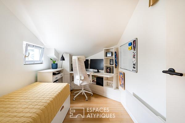 Penthouse confidentiel et terrasse plein ciel face au clocher du vieux Saint-Cloud.