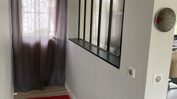 MAISON F8 SUR 3 NIVEAUX TOTALEMENT RENOVEE AVEC PLUSIEURS APPARTEMENTS SUR CHÂTELLERAULT Réf 2580