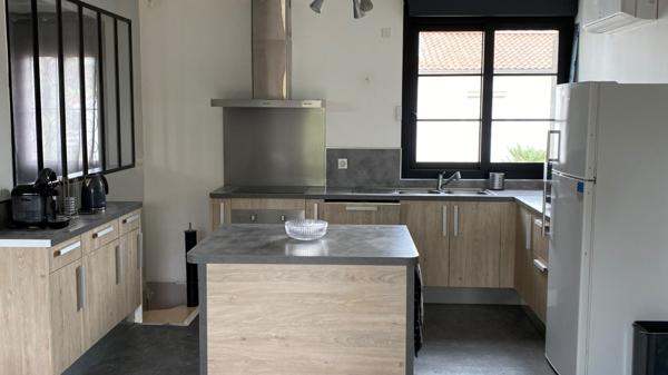 MAISON F8 SUR 3 NIVEAUX TOTALEMENT RENOVEE AVEC PLUSIEURS APPARTEMENTS SUR CHÂTELLERAULT Réf 2580