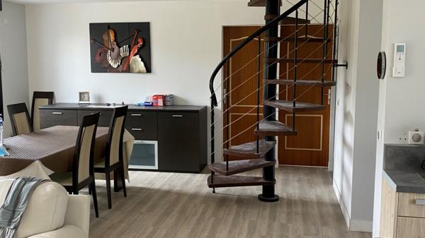 MAISON F8 SUR 3 NIVEAUX TOTALEMENT RENOVEE AVEC PLUSIEURS APPARTEMENTS SUR CHÂTELLERAULT Réf 2580