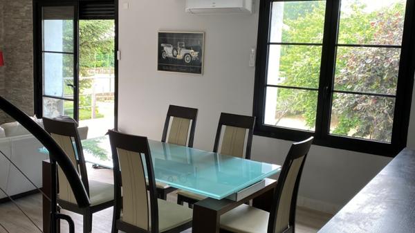 MAISON F8 SUR 3 NIVEAUX TOTALEMENT RENOVEE AVEC PLUSIEURS APPARTEMENTS SUR CHÂTELLERAULT Réf 2580