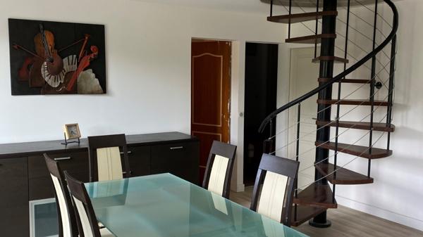 MAISON F8 SUR 3 NIVEAUX TOTALEMENT RENOVEE AVEC PLUSIEURS APPARTEMENTS SUR CHÂTELLERAULT Réf 2580