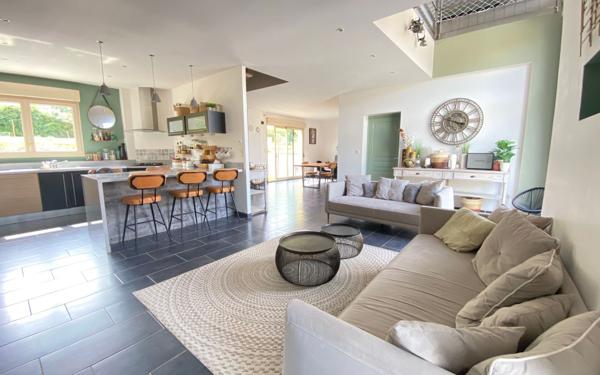 Maison à vendre    7 pièces •  La Ferrière-Bochard