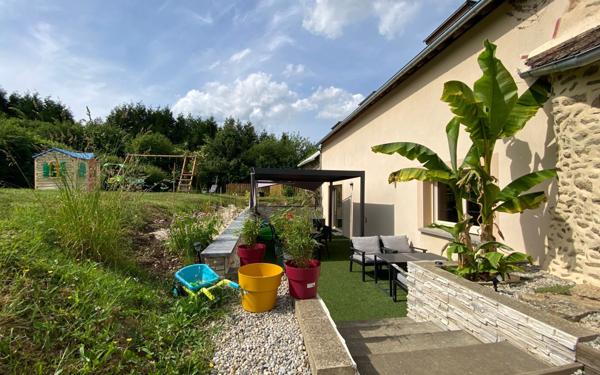 Maison à vendre    7 pièces •  La Ferrière-Bochard