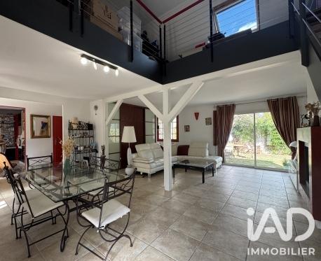 Maison à vendre 7 pièces 207 m² Luynes