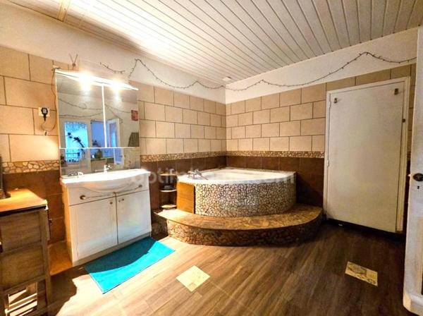 Maison plain-pied, 80 m², deux chambres au cœur du quartier de Saint cybard. ANGOULEME (16)