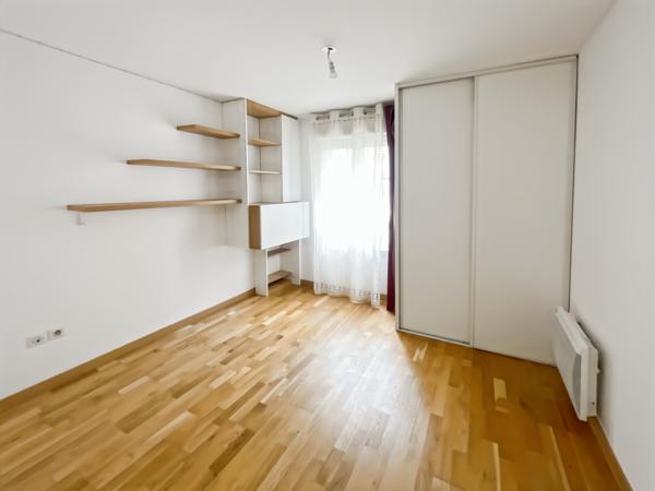 Appartement
         5 pièces
        - 96 m² 690 000 € *