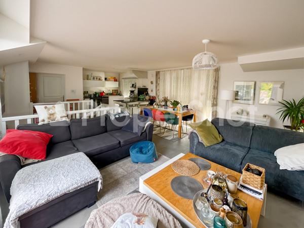 Appartement
         5 pièces
        - 96 m² 690 000 € *