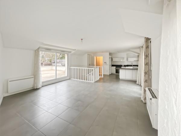 Appartement
         5 pièces
        - 96 m² 690 000 € *