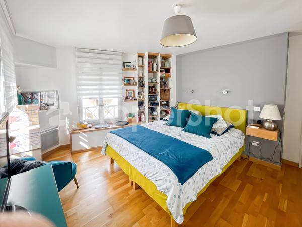 Appartement
         5 pièces
        - 96 m² 690 000 € *