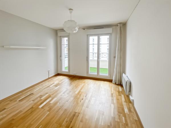 Appartement
         5 pièces
        - 96 m² 690 000 € *