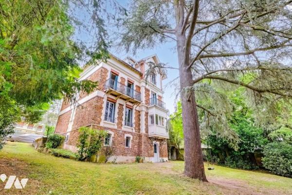 Vente Maison à Ville d'Avray - Meulière avec 7 Chambres et Jardin