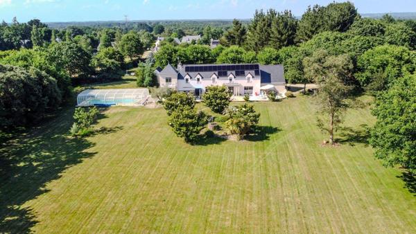 Propriété 7 chambres dans parc arboré et piscine couverte