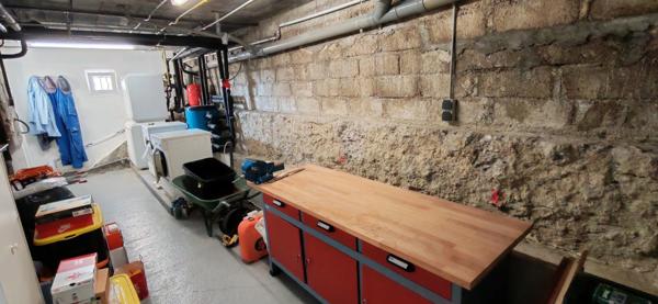 Maison individuelle au calme absolu, proche de toutes commodités et sans vis à vis, écoles,commerces, village à pieds.