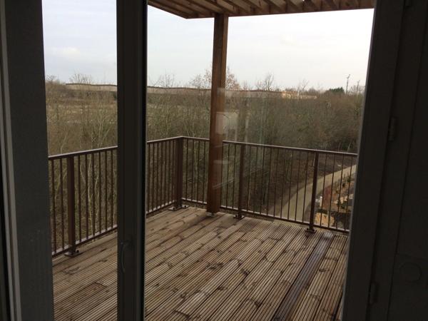 Appartement récent de type 2 avec balcon et parking à Carquefou.