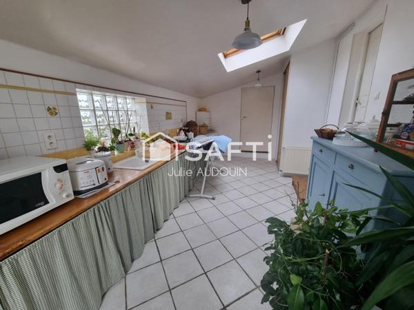 Jolie maison familiale avec dépendances et piscine – Cherves