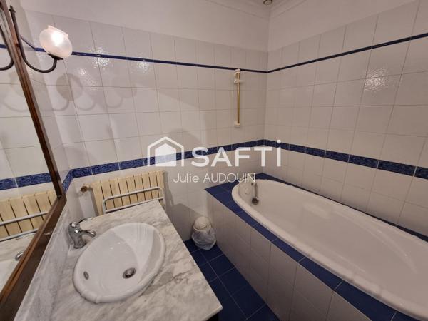 Jolie maison familiale avec dépendances et piscine – Cherves