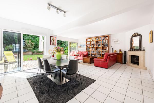 Vente
                Maison140 m² - 6 Pièces -
                    ORVAULT (44700)