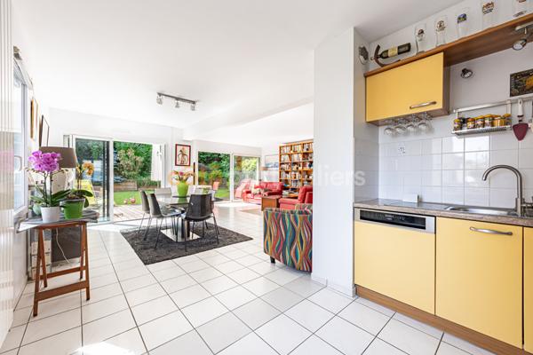 Vente
                Maison140 m² - 6 Pièces -
                    ORVAULT (44700)