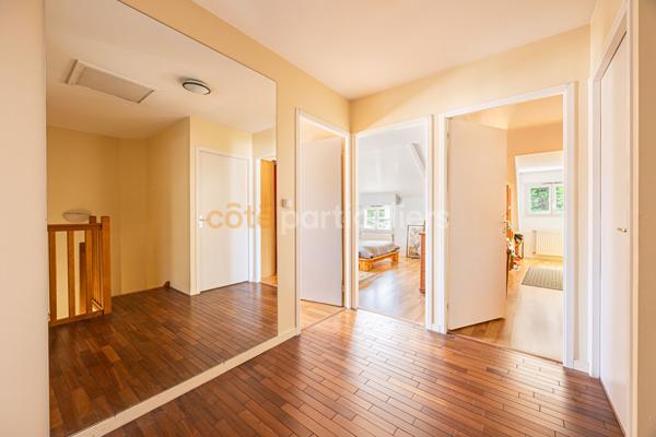 Vente
                Maison140 m² - 6 Pièces -
                    ORVAULT (44700)