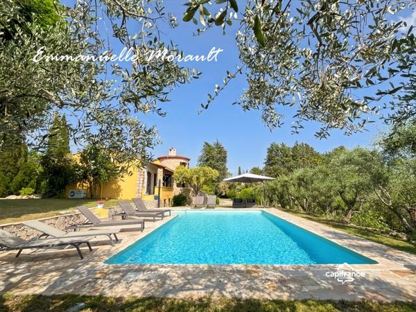 Propriété à vendre 8 pièces avec piscine et grand parc à BAGNOLS EN FORET (83)
