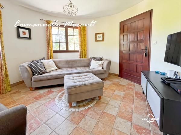 Propriété à vendre 8 pièces avec piscine et grand parc à BAGNOLS EN FORET (83)