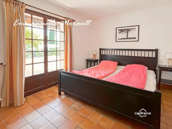 Propriété à vendre 8 pièces avec piscine et grand parc à BAGNOLS EN FORET (83)