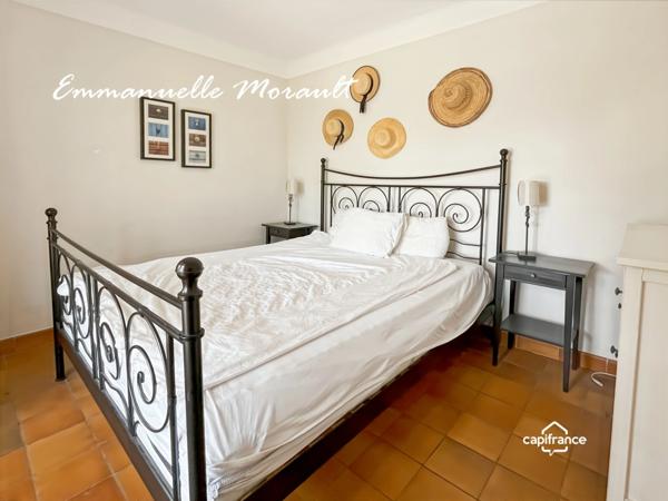 Propriété à vendre 8 pièces avec piscine et grand parc à BAGNOLS EN FORET (83)
