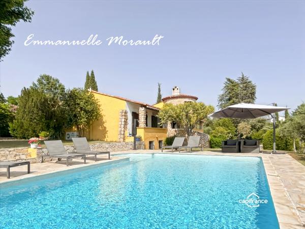 Propriété à vendre 8 pièces avec piscine et grand parc à BAGNOLS EN FORET (83)