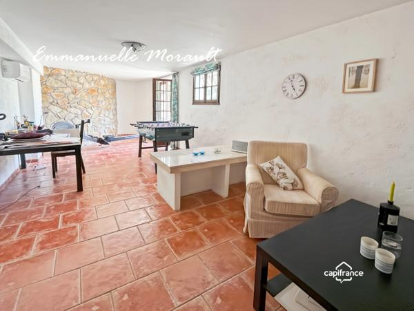 Propriété à vendre 8 pièces avec piscine et grand parc à BAGNOLS EN FORET (83)