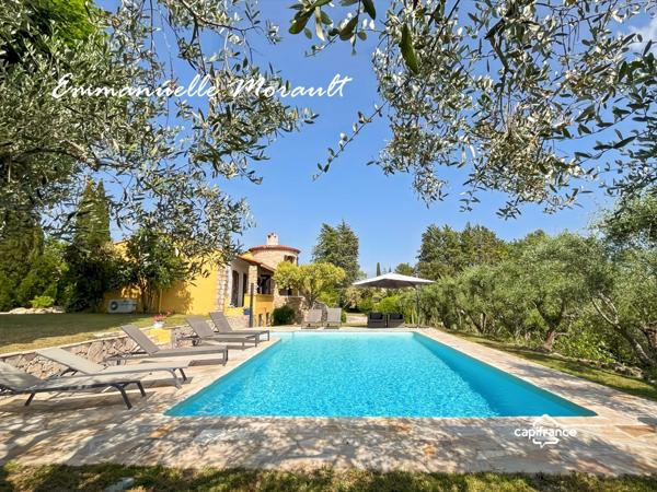 Propriété à vendre 8 pièces avec piscine et grand parc à BAGNOLS EN FORET (83)