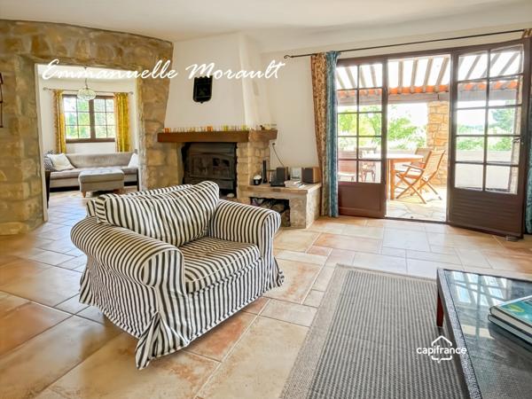 Propriété à vendre 8 pièces avec piscine et grand parc à BAGNOLS EN FORET (83)